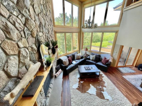 Location Location! Executive Townhome - Ski-in, Ski-out, Pool, Hot Tub, Hiking, Biking, campfires and more!
